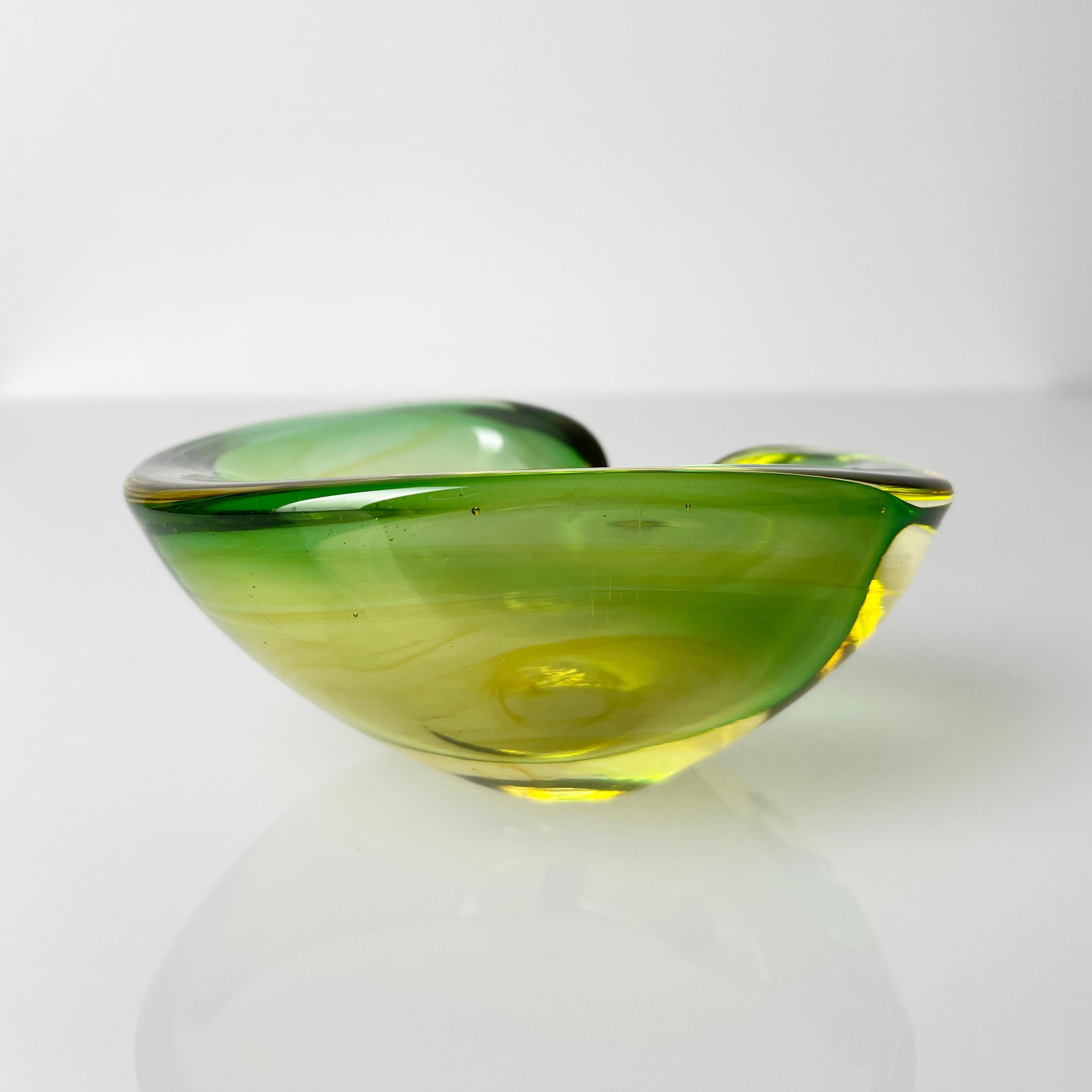 1960er Flavio Poli Aschenbecher aus Murano Glass Sommerso (Moderne der Mitte des Jahrhunderts) im Angebot
