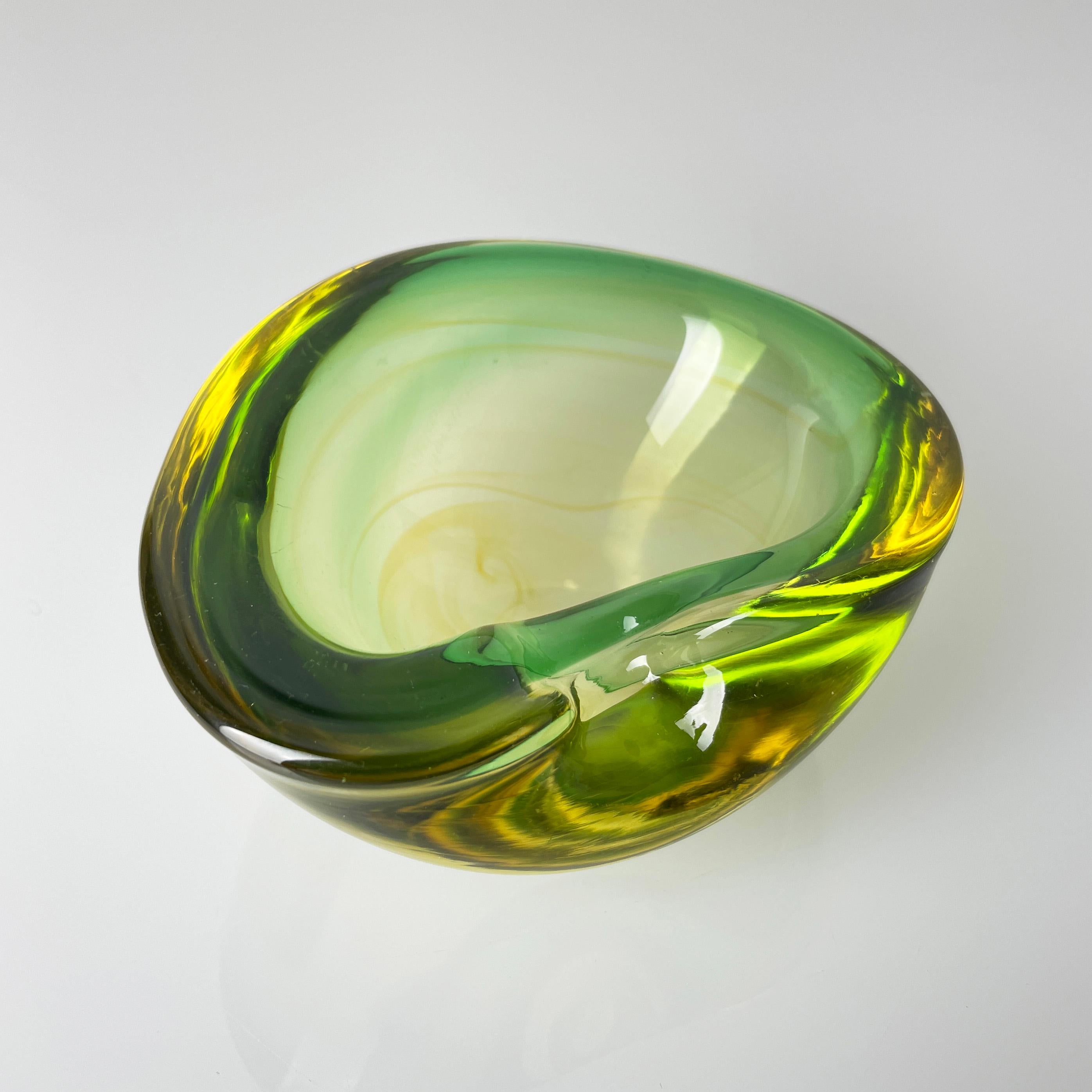 1960er Flavio Poli Aschenbecher aus Murano Glass Sommerso (Italienisch) im Angebot