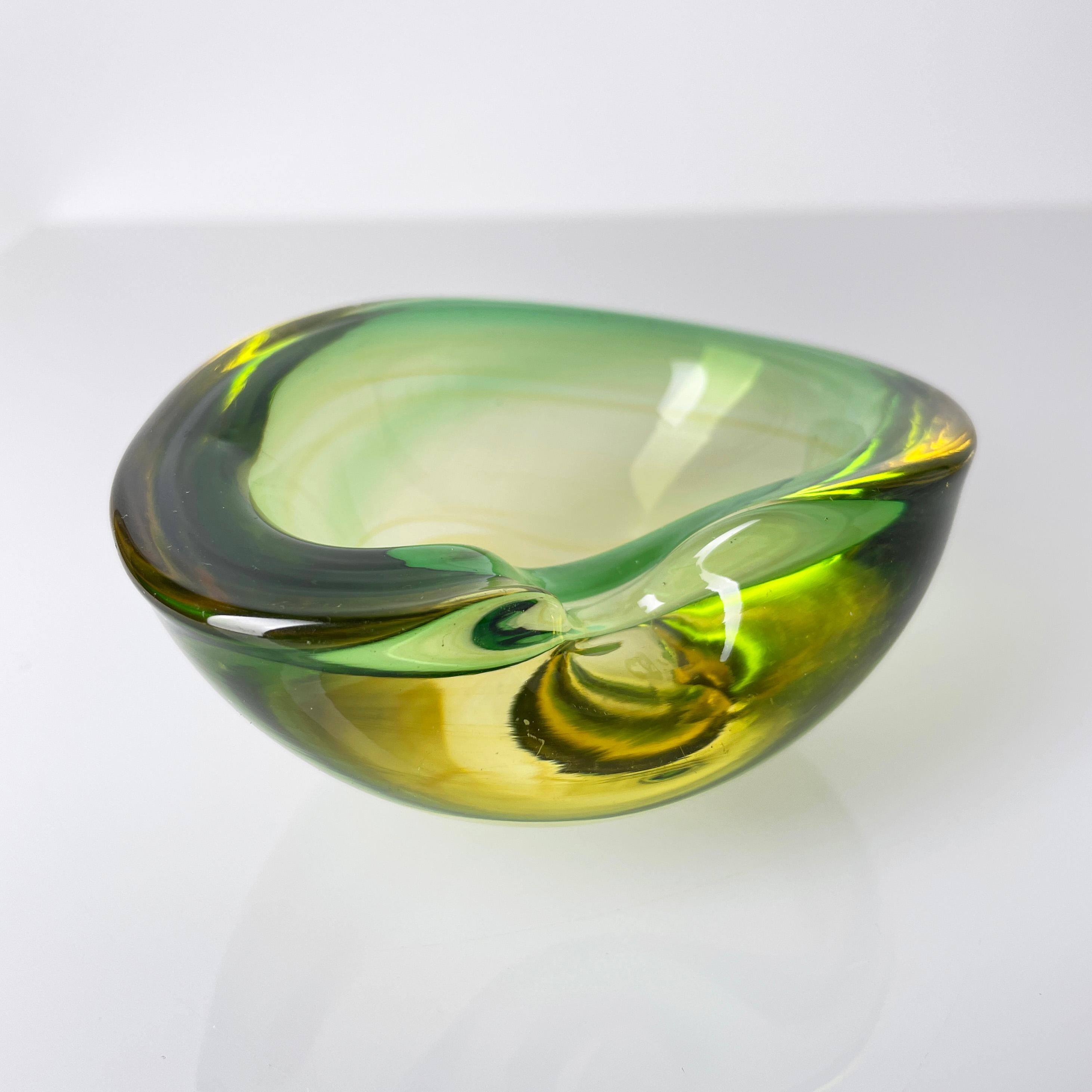1960er Flavio Poli Aschenbecher aus Murano Glass Sommerso (20. Jahrhundert) im Angebot