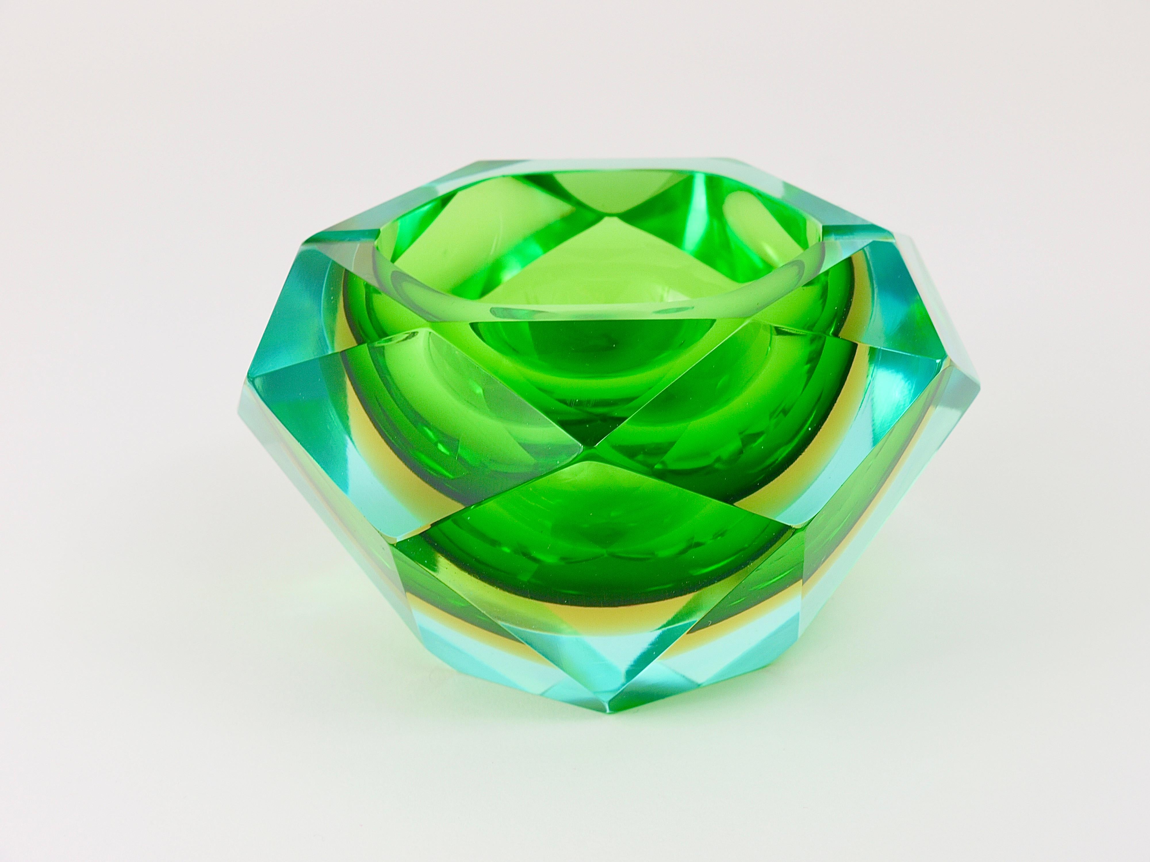 1960s Flavio Poli Colorful Faceted Diamond Ashtray by Seguso, Murano, Italy In Good Condition For Sale In Vienna, AT