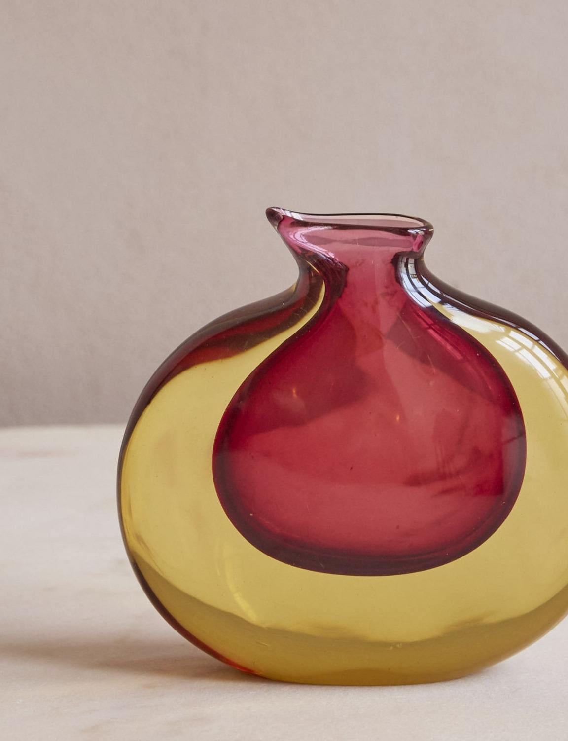 Italiano 1960s Flavio Poli Red and Yellow Sommerso Vase in vendita
