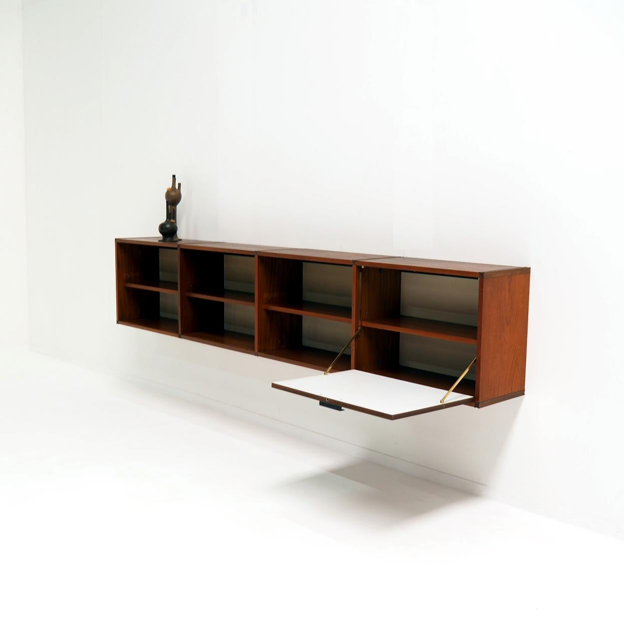 1960s Floating Sideboard by Cees Braakman for Pastoe In Good Condition For Sale In Beerse, VAN