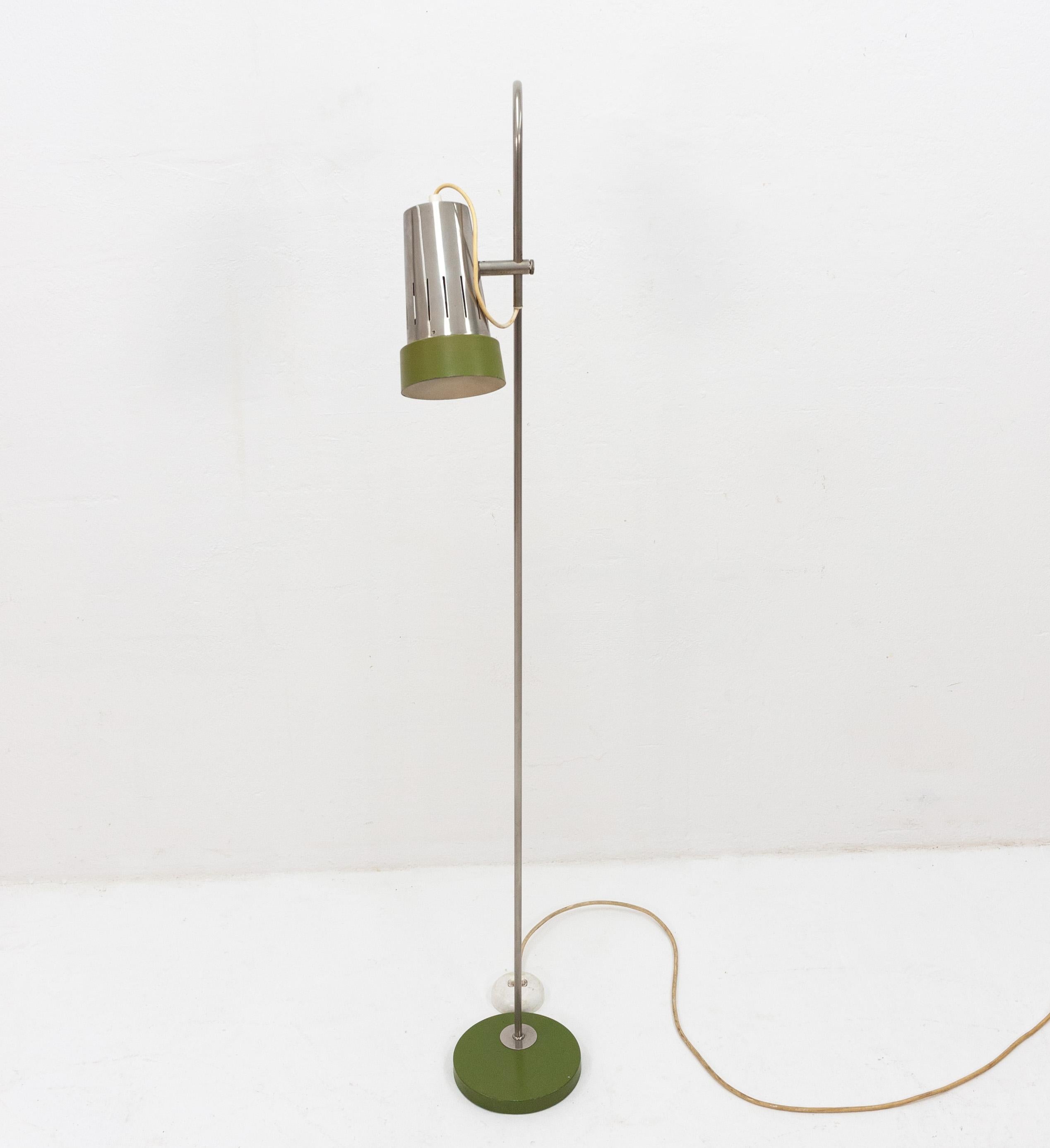 Beautifully designed vintage floor lamp most likely manufactured by the Dutch company Artiforte in the 1960s and featuring a stylish avocado green color. The hood is fully adjustable and can rotate. As a result, this vintage floor lamp is can be