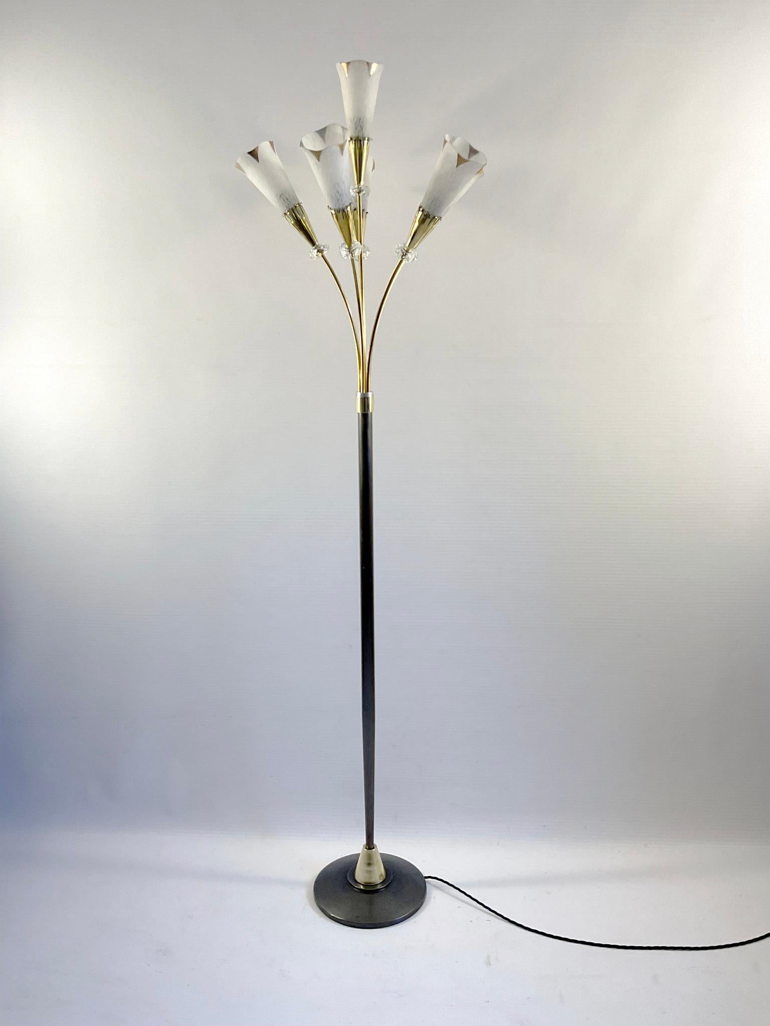 Lampadaire des années 1960 Attribué à Genet et Michon avec six branches d'éclairage en laiton. en vente 2