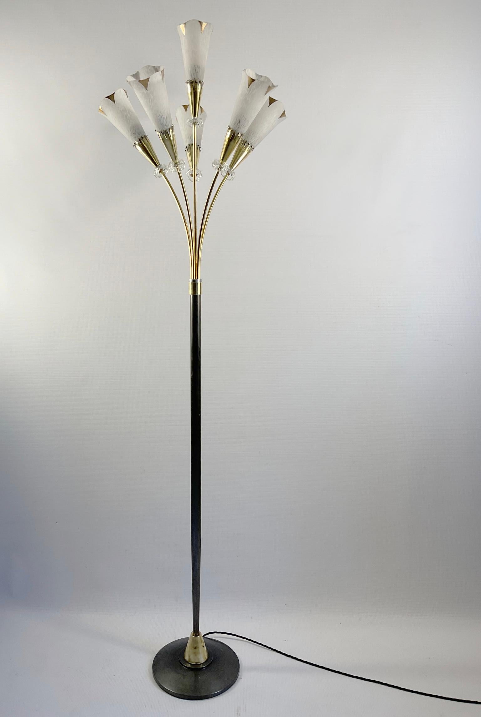 Lampadaire des années 1960 Attribué à Genet et Michon avec six branches d'éclairage en laiton. en vente 3