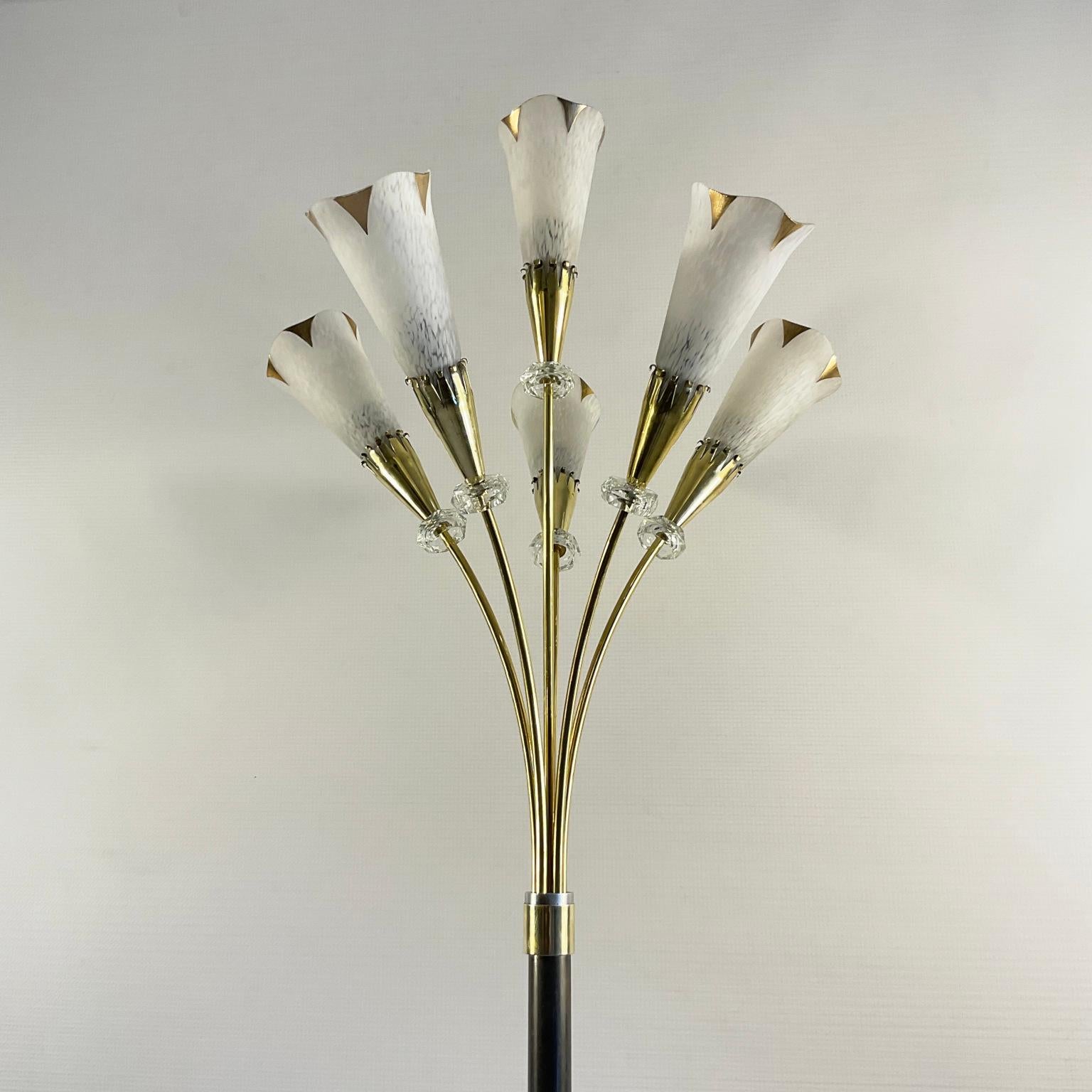 Lampadaire des années 1960 Attribué à Genet et Michon avec six branches d'éclairage en laiton. en vente 4