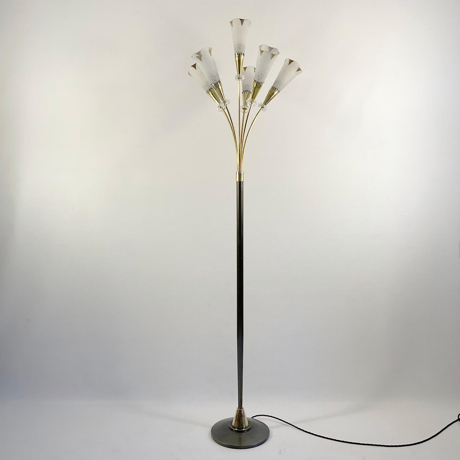Lampadaire des années 1960 Attribué à Genet et Michon avec six branches d'éclairage en laiton. en vente 1