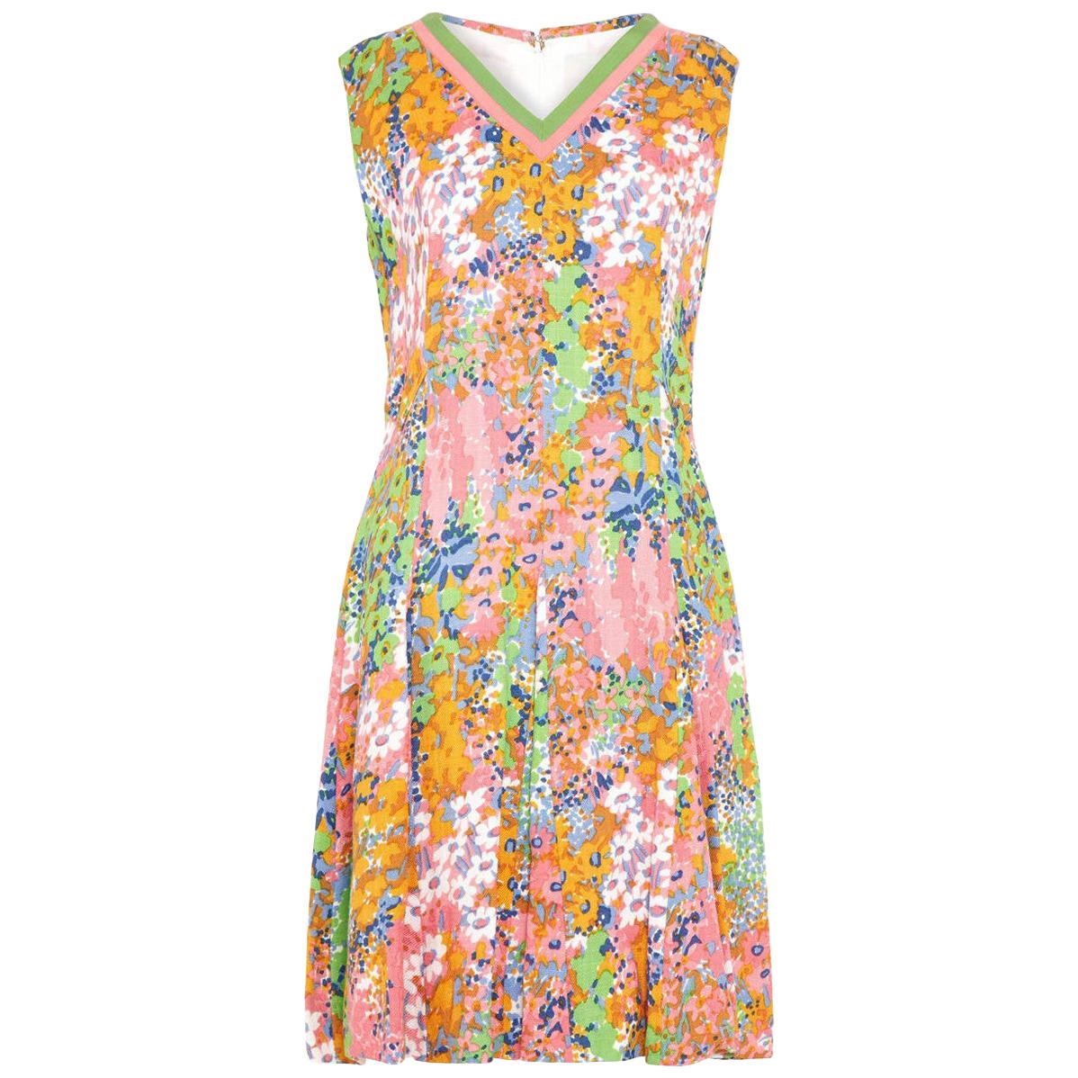 Vestido de lino con estampado floral de los años 60 y adornos de grossgrain  en venta