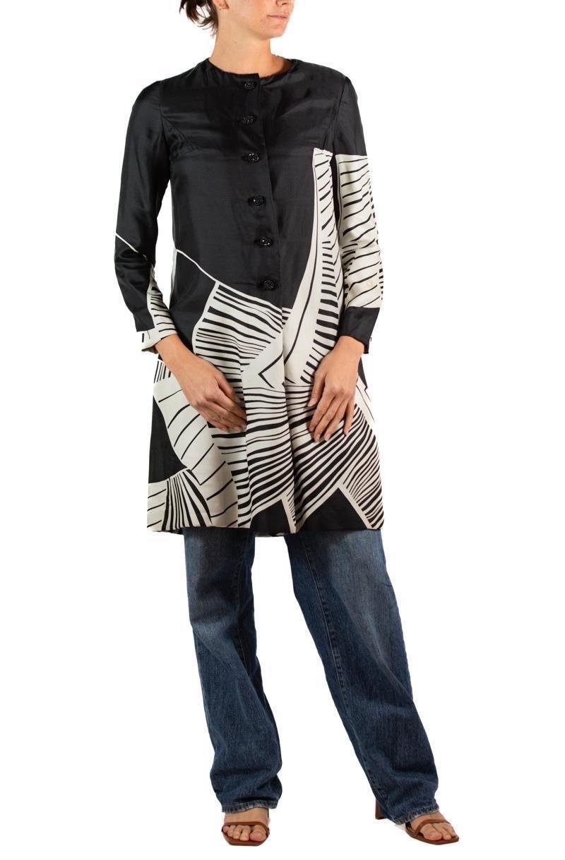 1960S Floral Print Silk Black & White Dress With Crystal Buttons In Excellent Condition For Sale In New York, NY