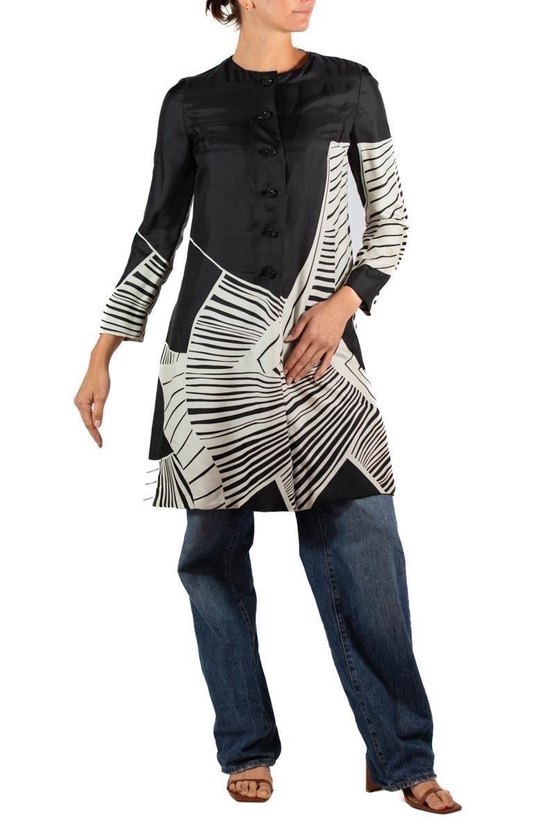 1960S Floral Print Silk Black & White Dress With Crystal Buttons For Sale 5