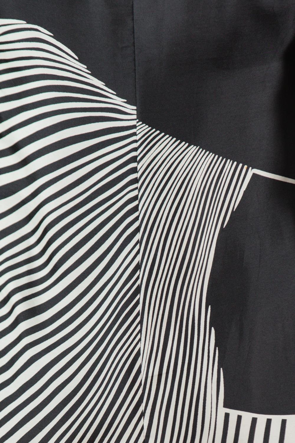 1960S Floral Print Silk Black & White Dress With Crystal Buttons For Sale 6