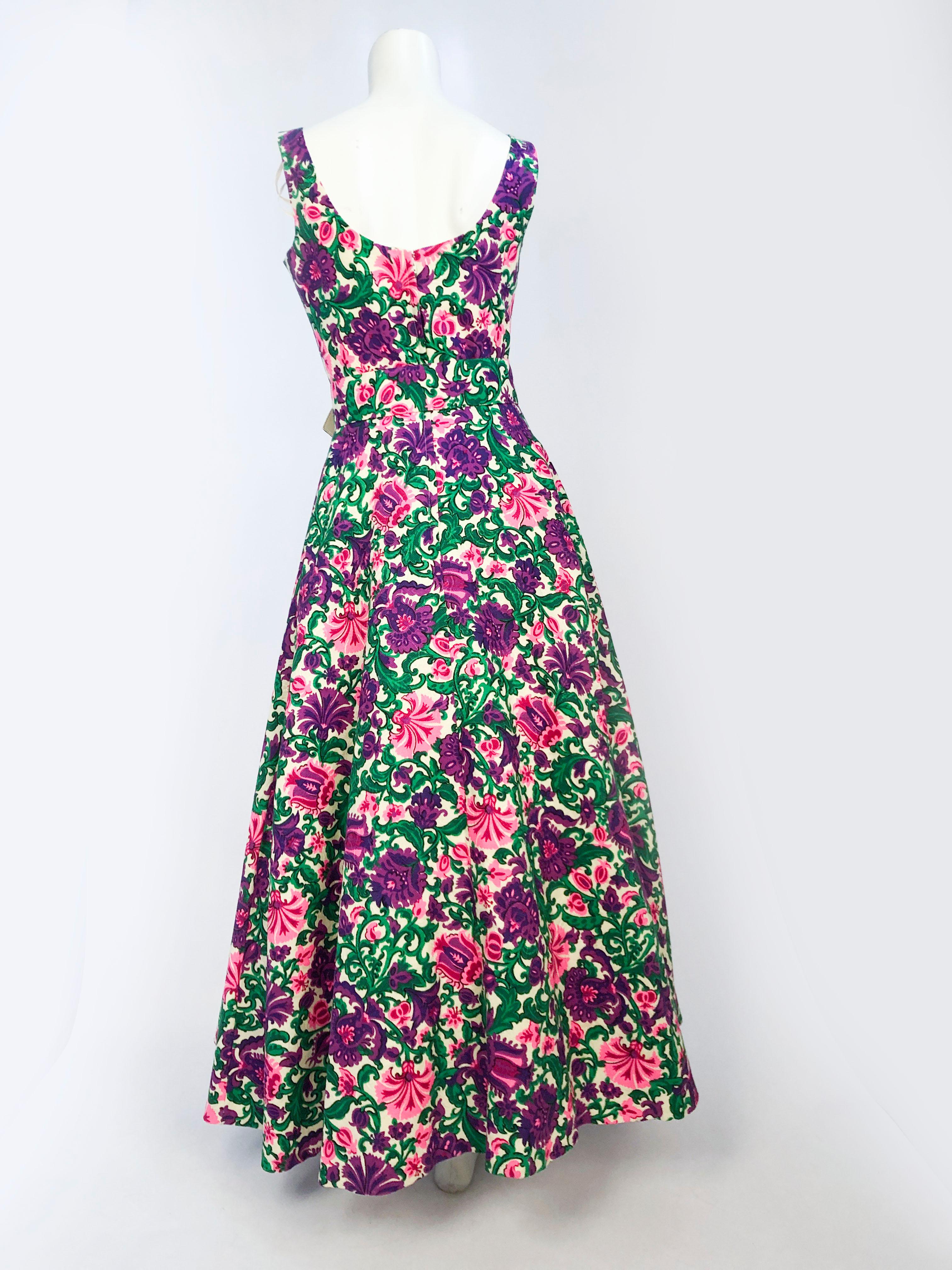 1960s Floral Printed Dress on Jacquard with Matching Belt  For Sale 2