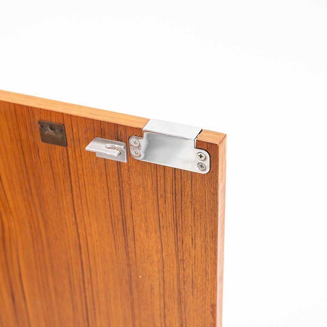 Metà XX secolo Credenza a 4 posizioni di Florence Knoll del 1960 in noce con piano in marmo, Model 2544 in vendita