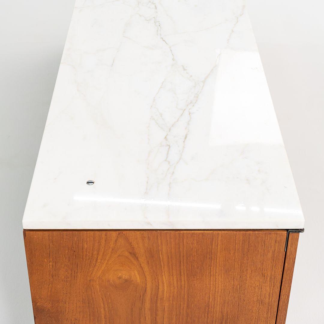 Credenza a 4 posizioni di Florence Knoll del 1960 in noce con piano in marmo, Model 2544 in vendita 2