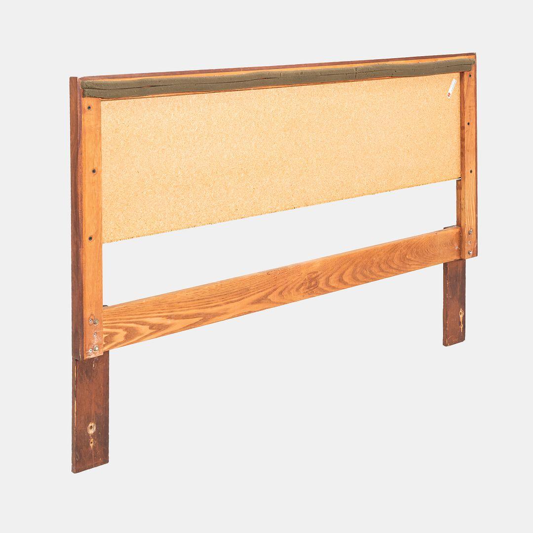 1960s Florence Knoll Cane and Walnut Full-Size Headboard (Tête de lit en canne et noyer) en vente 1