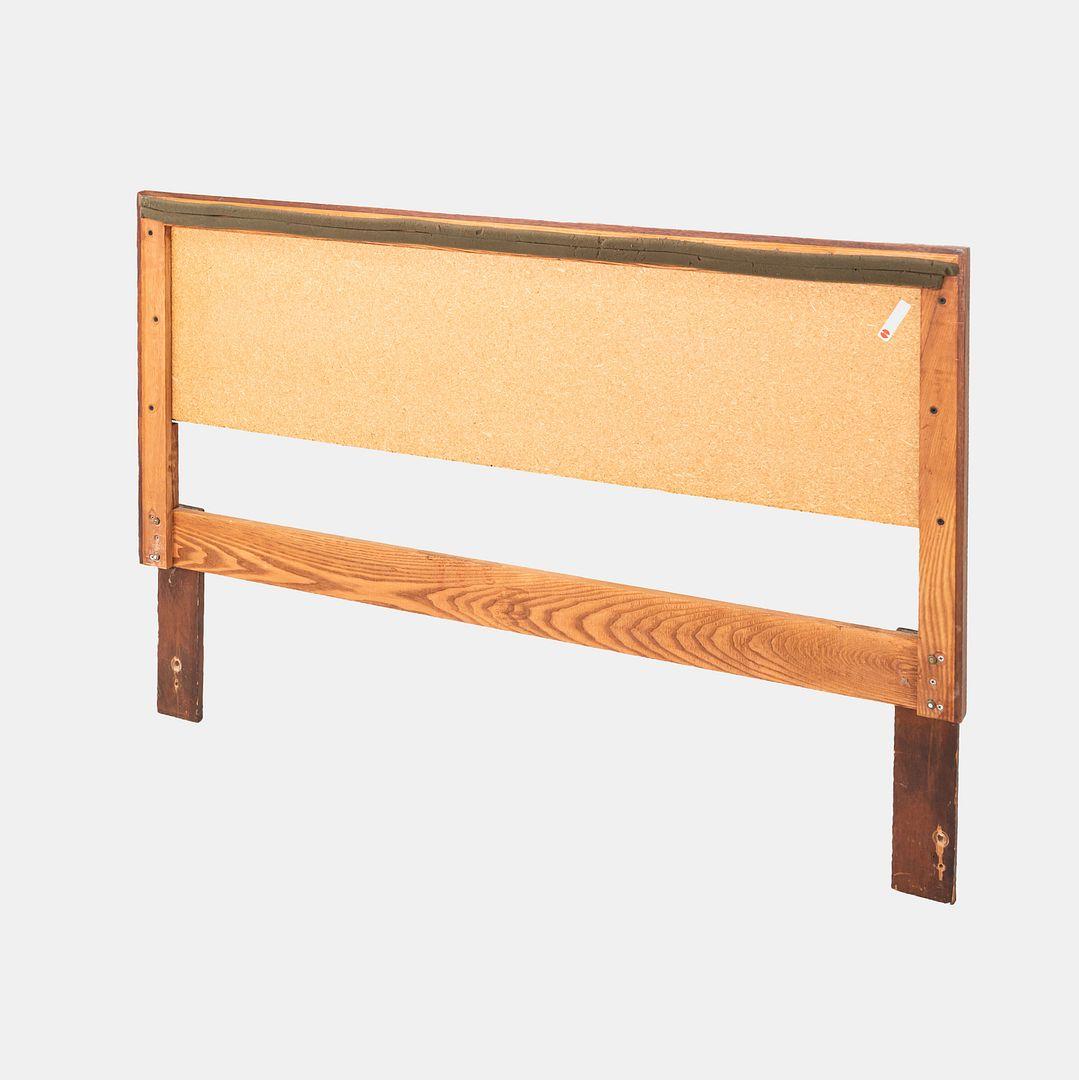 1960s Florence Knoll Cane and Walnut Full-Size Headboard (Tête de lit en canne et noyer) en vente 2