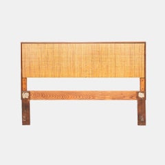 1960s Florence Knoll Cane and Walnut Full-Size Headboard (Tête de lit en canne et noyer)