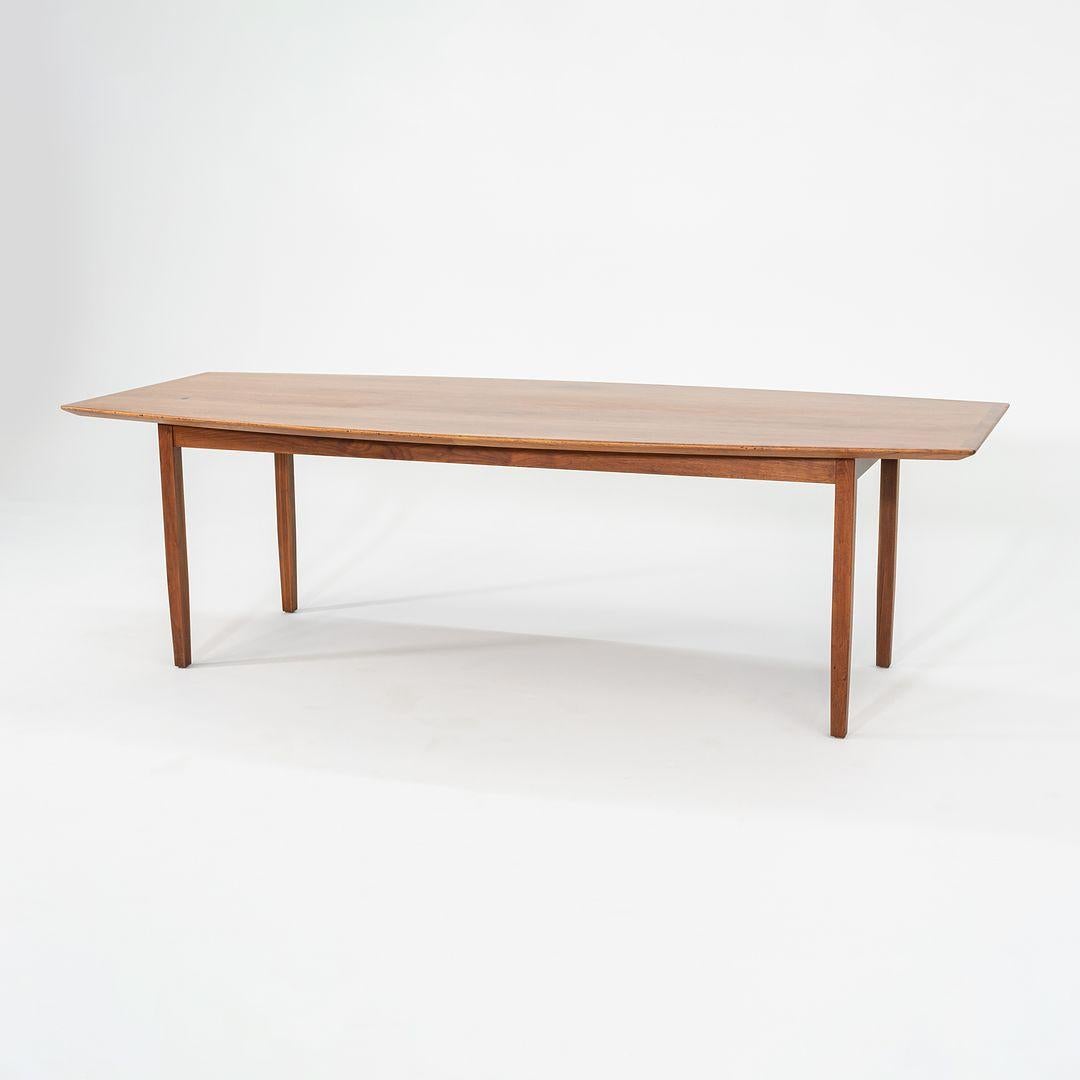 Moderne 1960s Florence Knoll Table de conférence ou de salle à manger en noyer / acier 96 x 42 pouces en vente