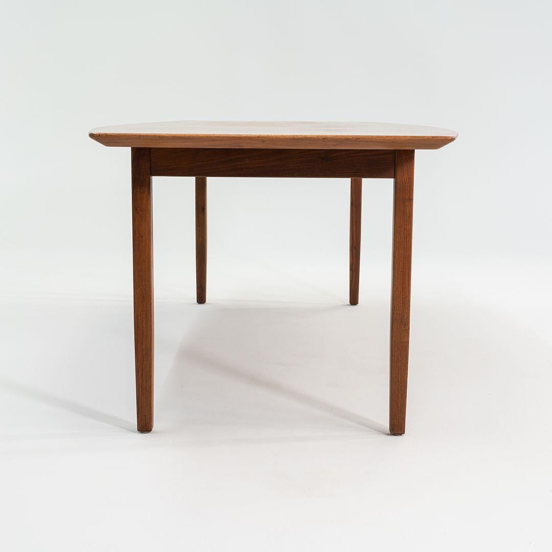 1960s Florence Knoll Table de conférence ou de salle à manger en noyer / acier 96 x 42 pouces en vente 2
