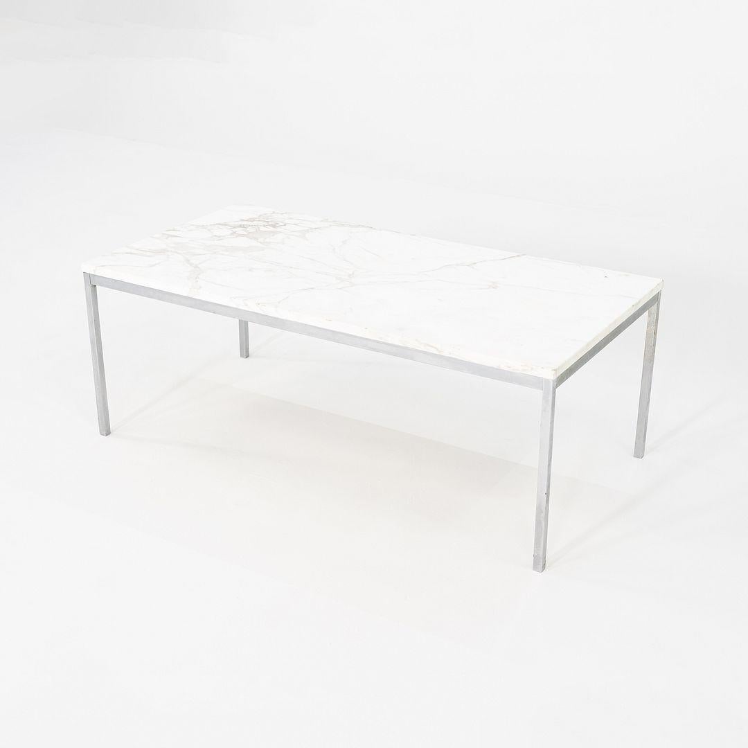 Moderne 1960s Florence Knoll Table à café en marbre et acier chromé 45x23