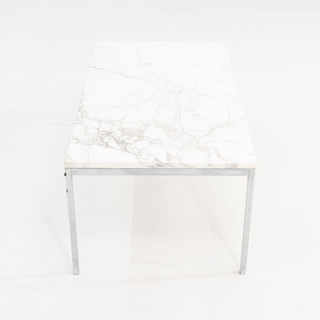Américain 1960s Florence Knoll Table à café en marbre et acier chromé 45x23