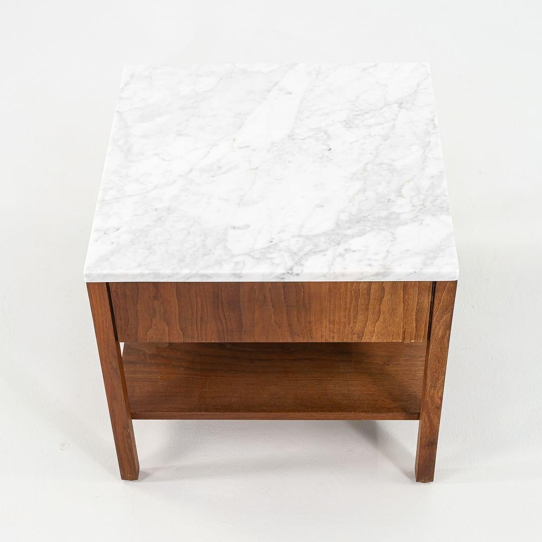 1960s Florence Knoll Nightstand Bedside Table Walnut w/ Marble Top, Model 427IS In Good Condition For Sale In Philadelphia, PA