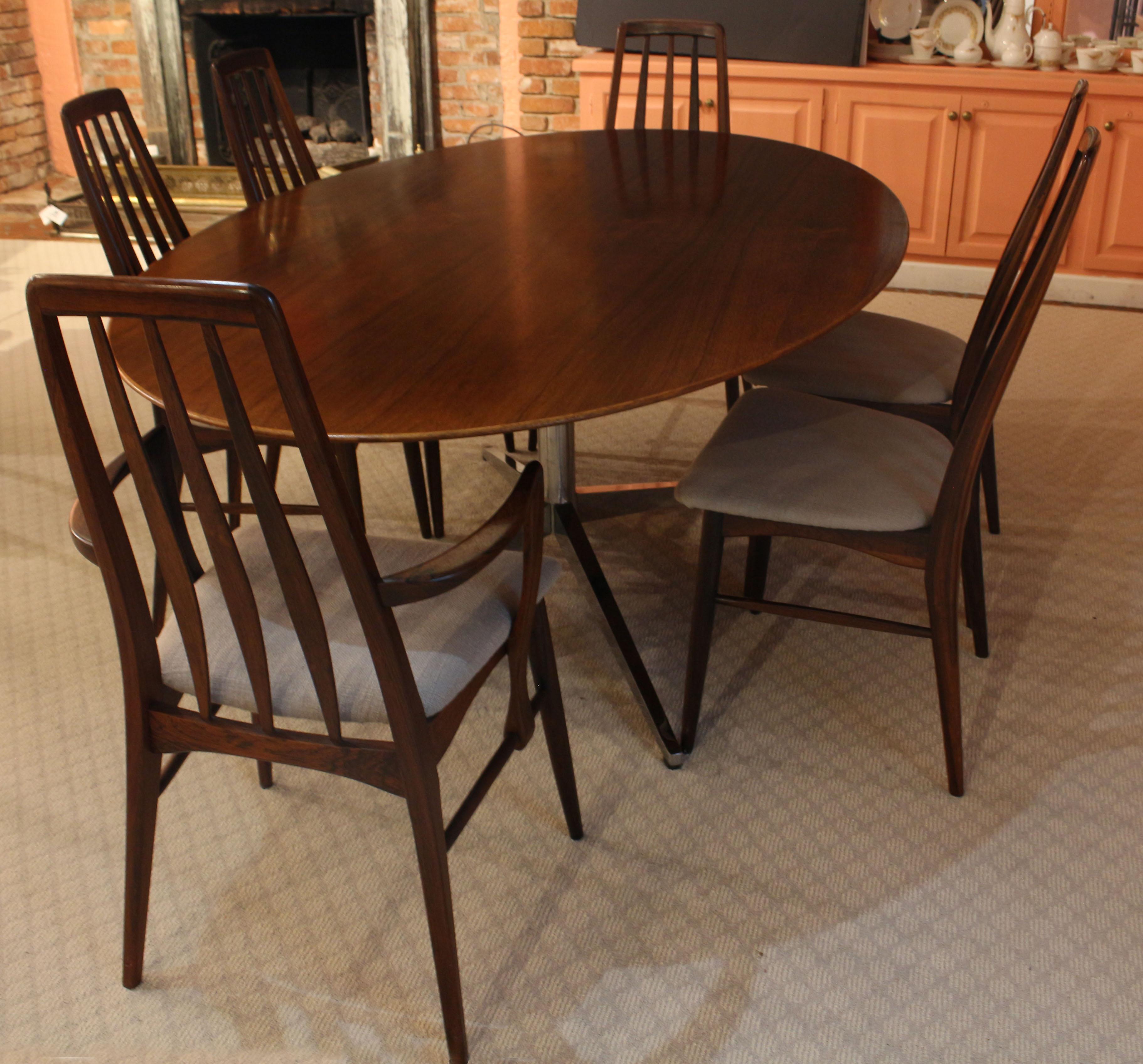 Mid-Century Modern 1960s Florence Knoll Oval Dining Table Made by Knoll For Sale
