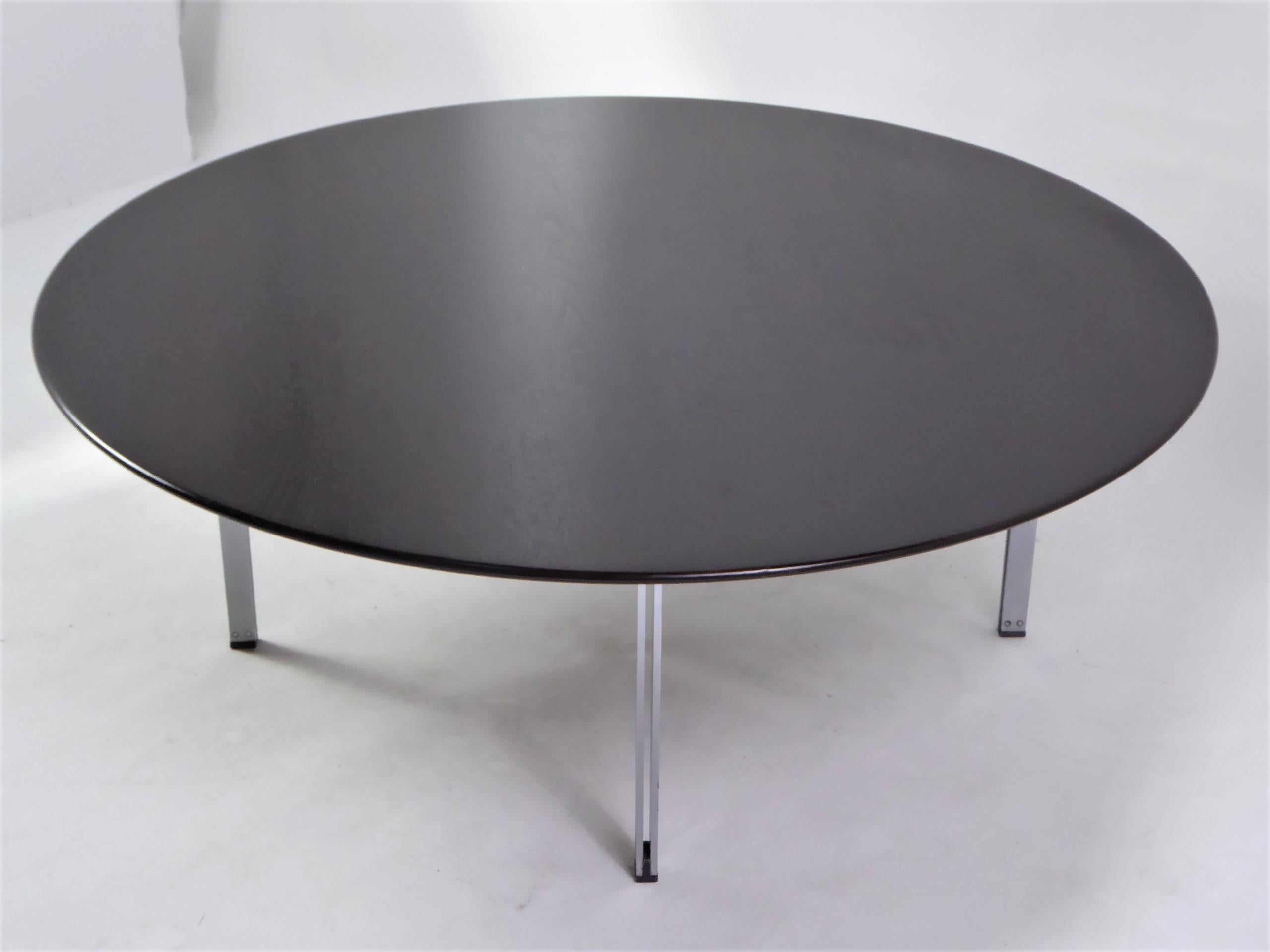 REDUCED FROM $4500....Florence Knoll designed this modern mid century rarely seen circular coffee table for Knoll, part of the Parallel Bar Series, produced from 1955-1968, model 404 . It has an ebonized walnut top with an knife edge, an inward