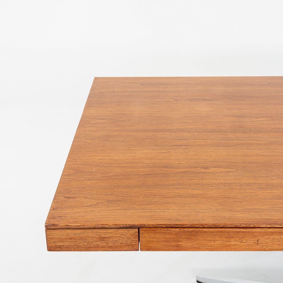 Escritorio Florence Knoll Partners de los años 60 en nogal y cromo con cuatro cajones en venta 5