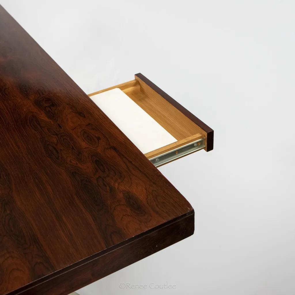 Florence Knoll Partners-Schreibtisch oder Cheftisch aus Palisanderholz, Modell 2485, 1960er Jahre im Zustand „Gut“ im Angebot in Philadelphia, PA