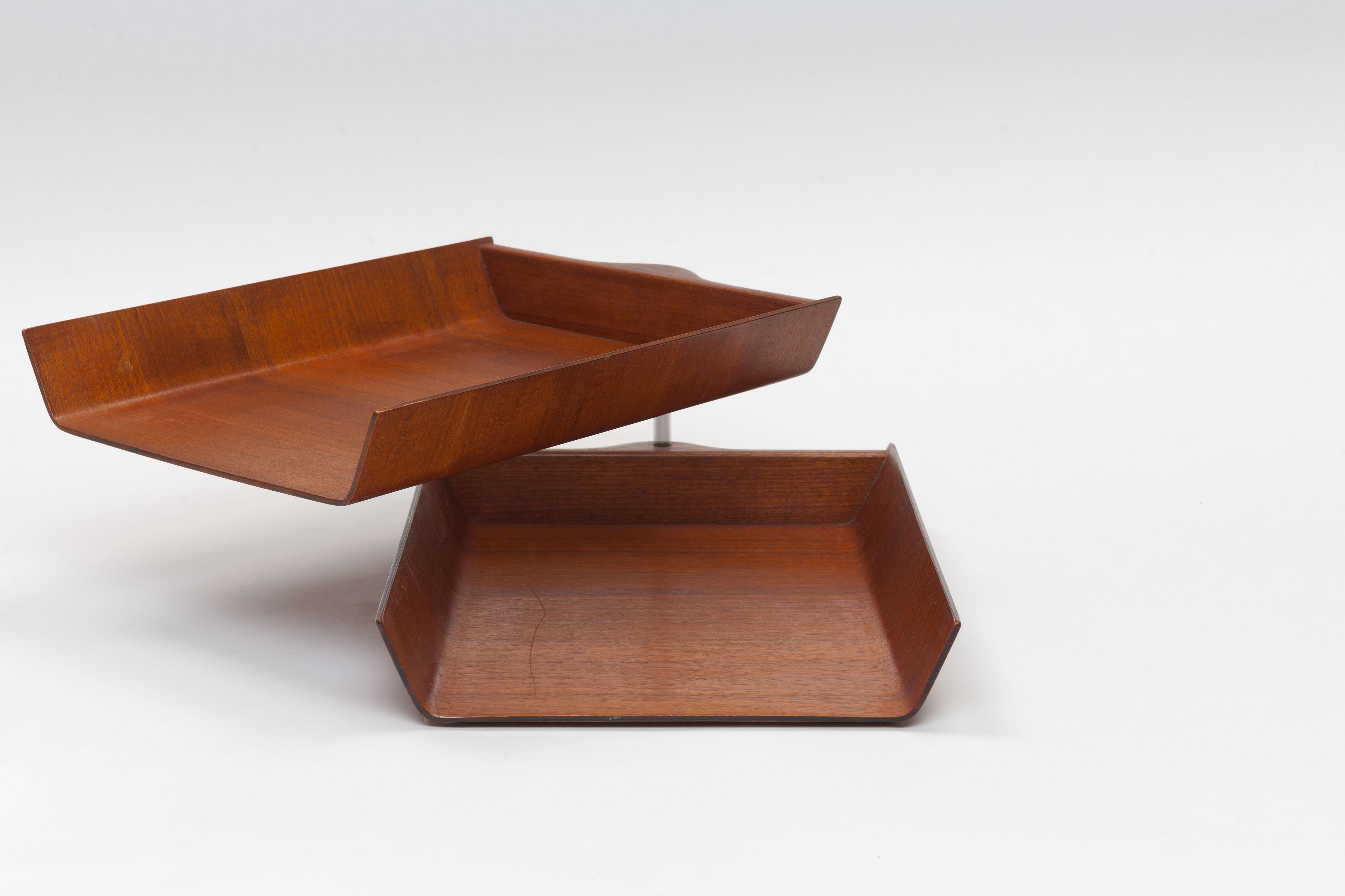 1960s Florence Knoll Pivoting Walnut Plywood Desk Tray by Knoll 5