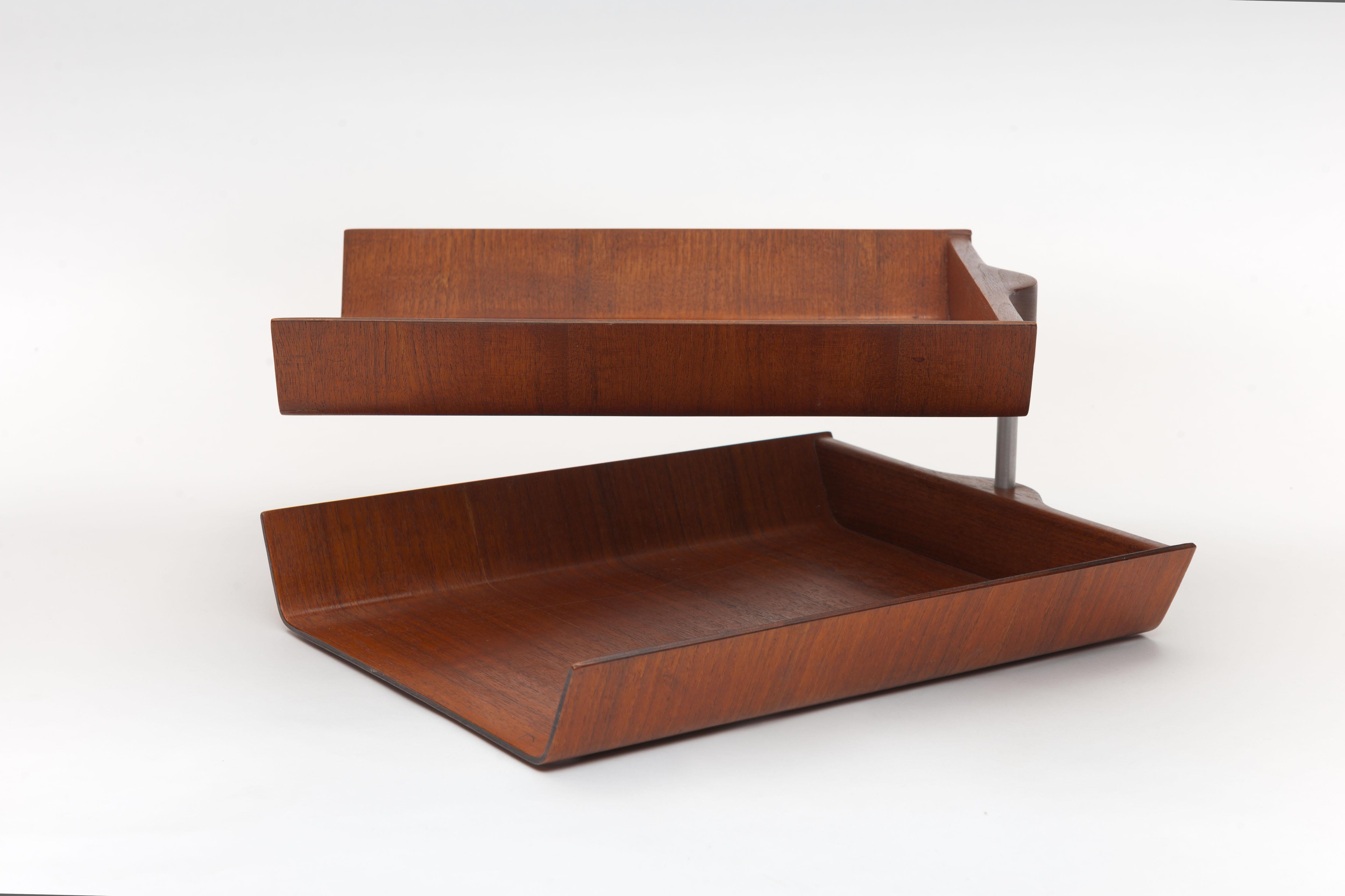 American 1960s Florence Knoll Pivoting Walnut Plywood Desk Tray by Knoll