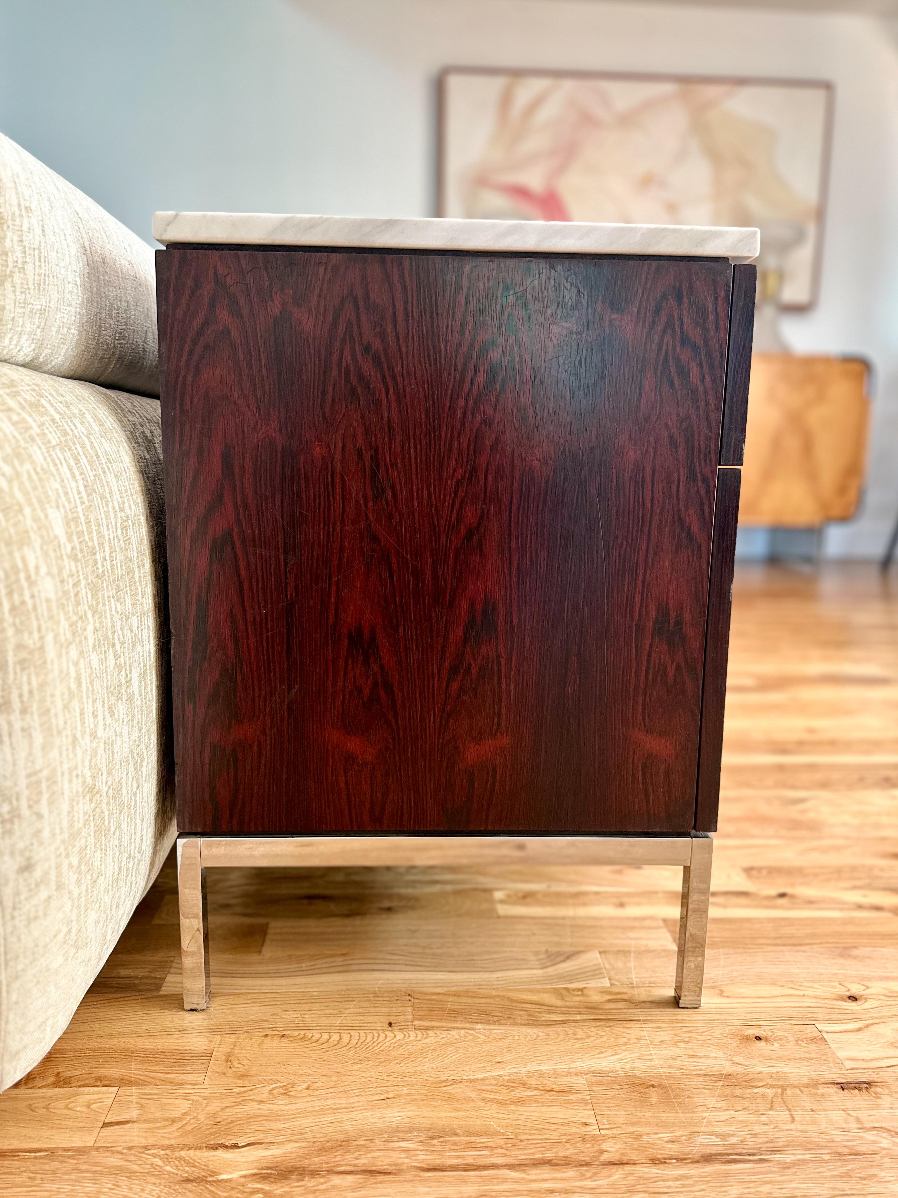 1960s Florence Knoll Rosewood and Marble 4 Position Credenza For Sale 1