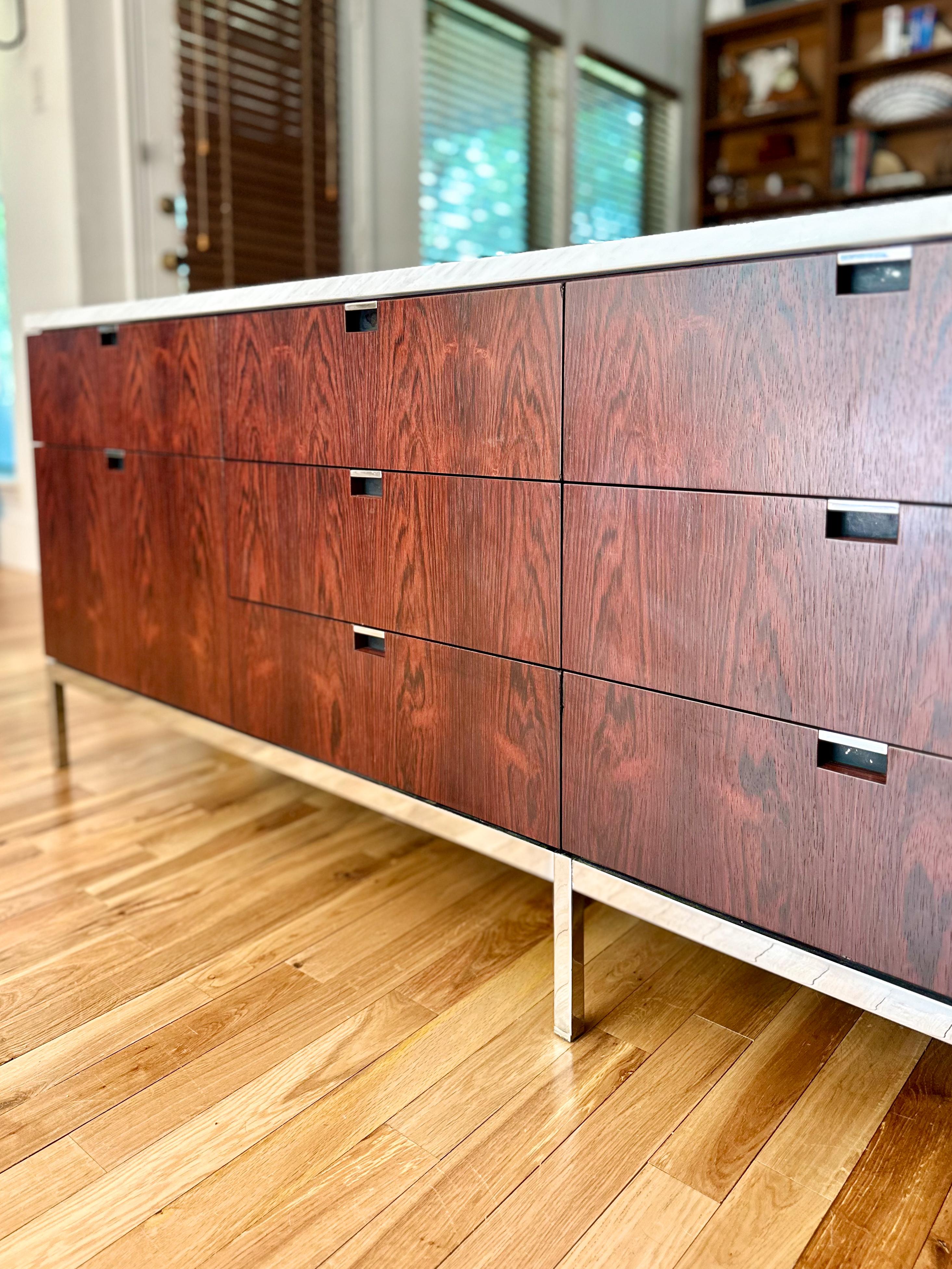 1960s Florence Knoll Rosewood and Marble 4 Position Credenza For Sale 2