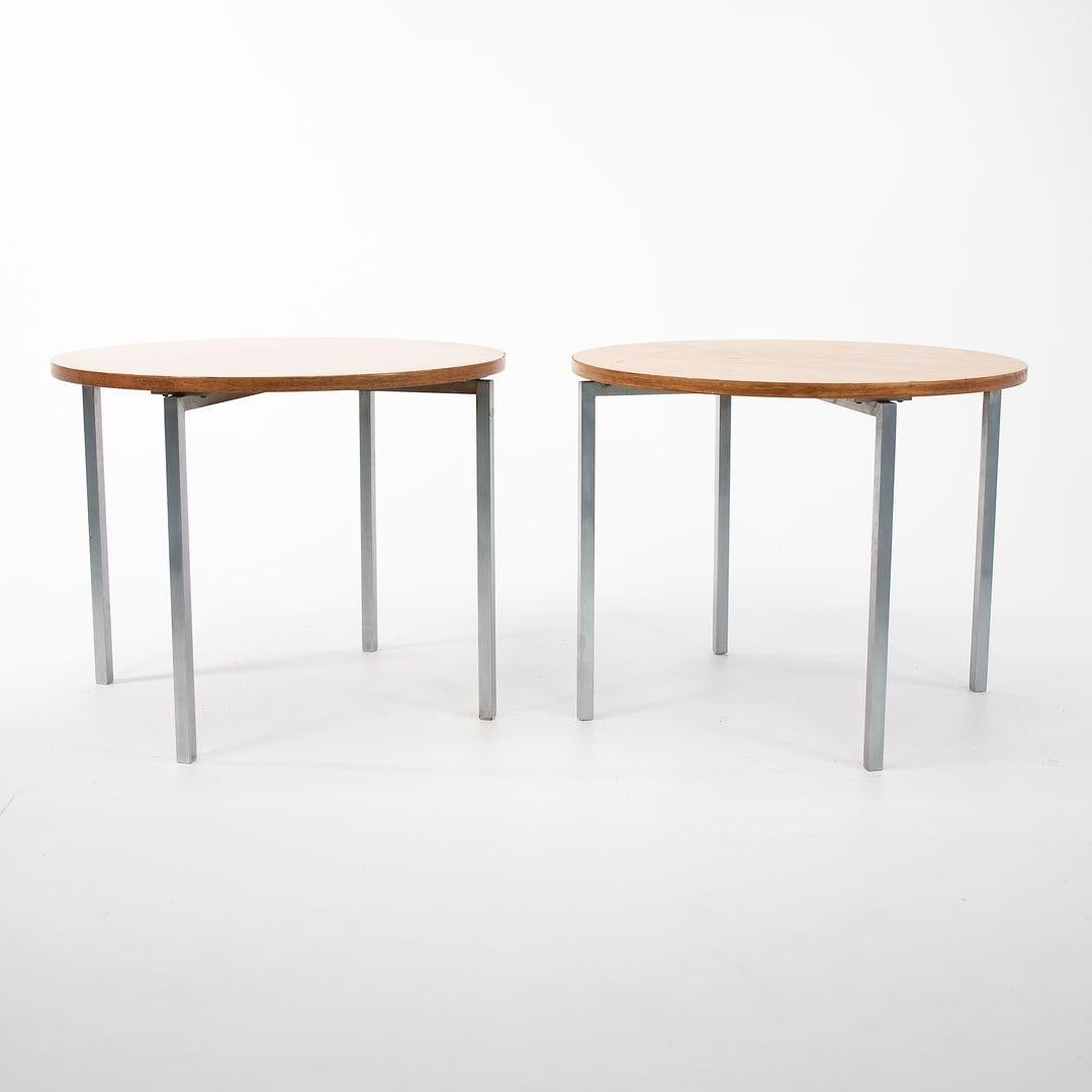 1960s Florence Knoll Round Walnut Side Tables, A Pair Model 2562 T For Sale 3