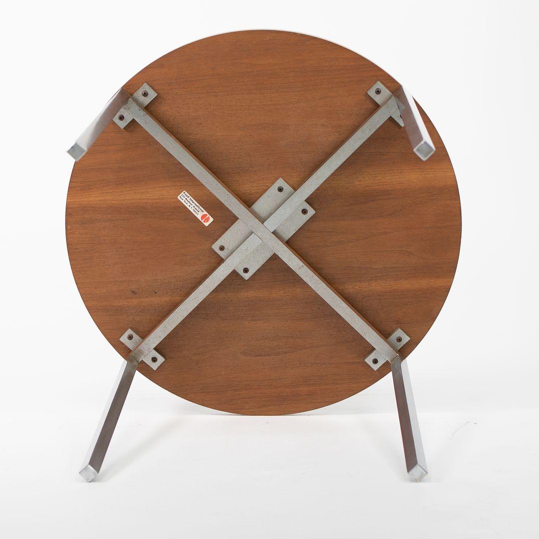 Mid-20th Century 1960s Florence Knoll Round Walnut Side Tables, A Pair Model 2562 T For Sale