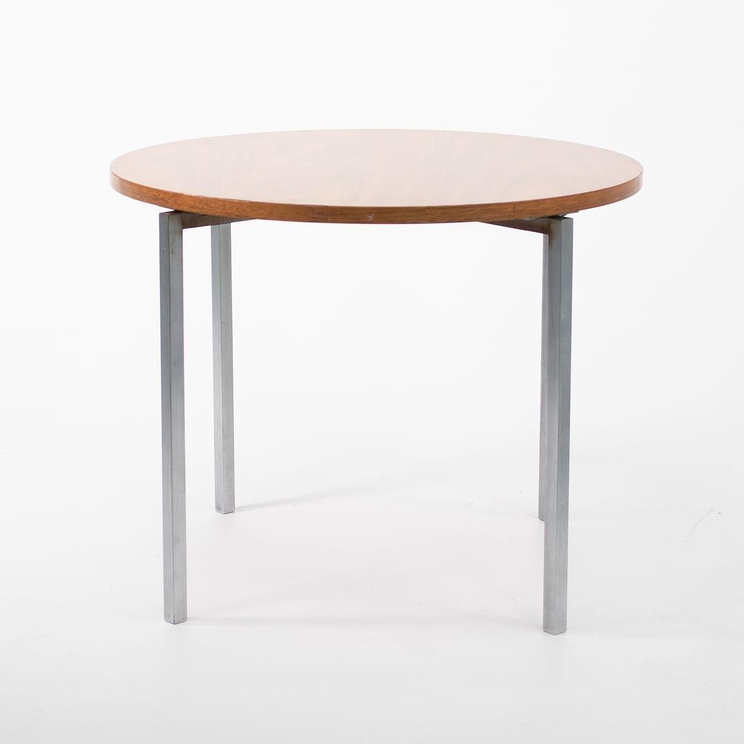 1960s Florence Knoll Round Walnut Side Tables, A Pair Model 2562 T For Sale 2