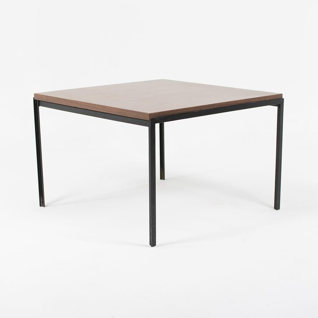 Table d'appoint Florence Knoll T Angle 24 pouces d'extrémité avec plateau en formica, modèle 304, des années 1960 en vente 1