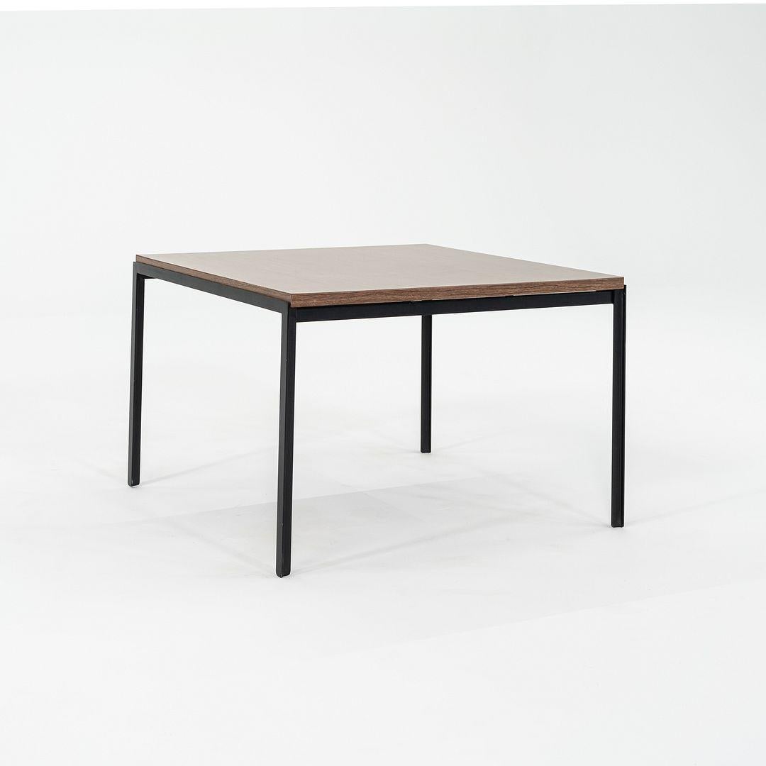 Moderne 1960s Florence Knoll T Angle 24 x 24 inch Side / End Table en vente