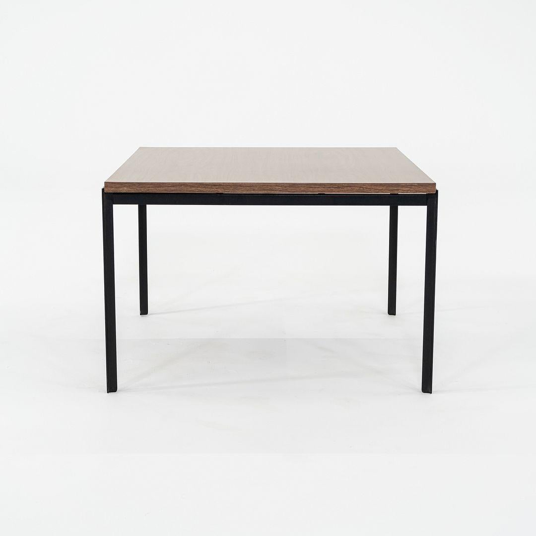 Américain 1960s Florence Knoll T Angle 24 x 24 inch Side / End Table en vente