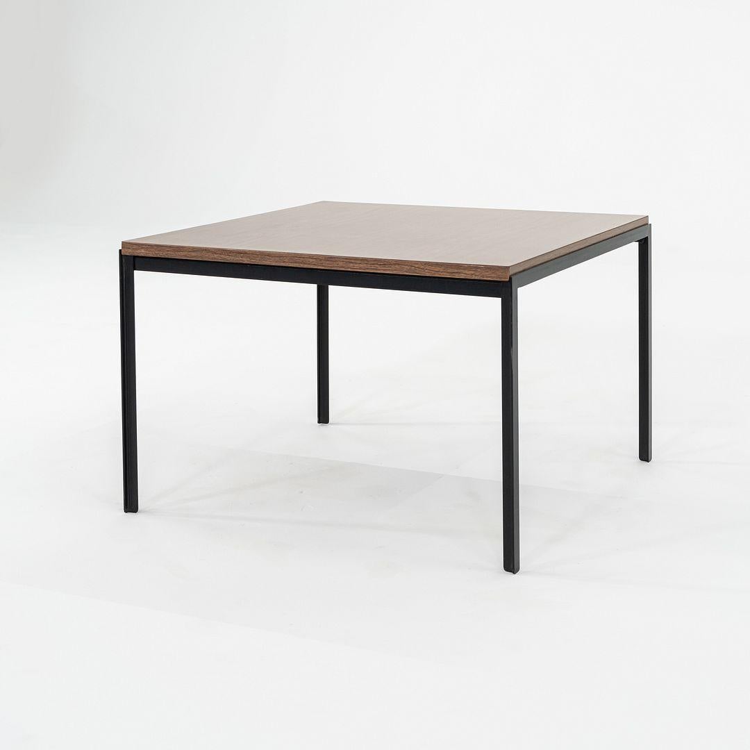 1960s Florence Knoll T Angle 24 x 24 inch Side / End Table Bon état - En vente à Philadelphia, PA