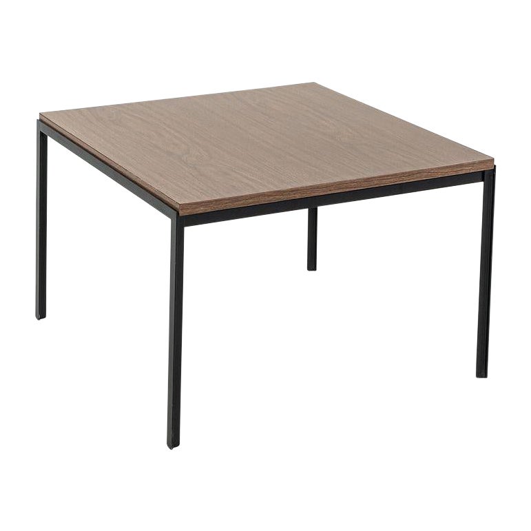 1960s Florence Knoll T Angle 24 x 24 inch Side / End Table en vente