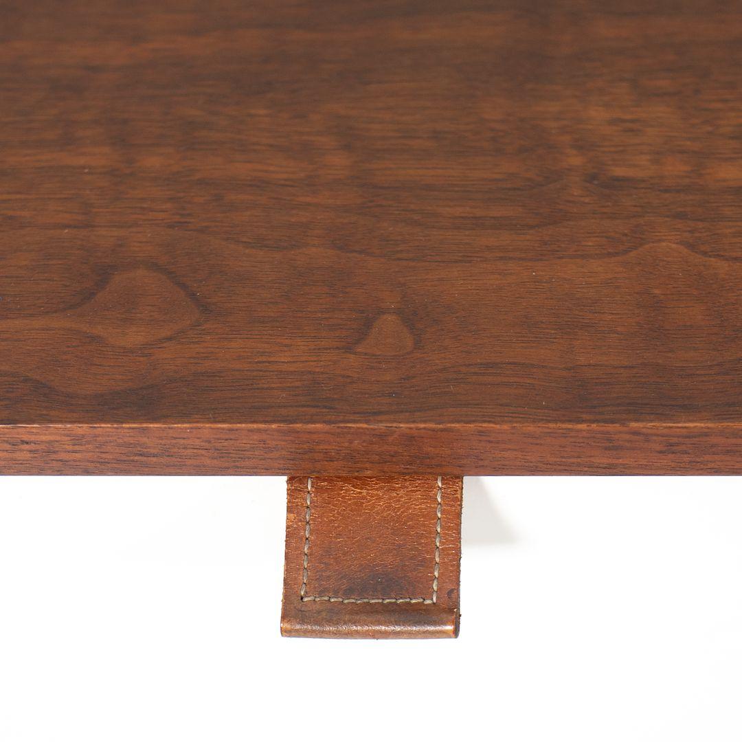 Florence Knoll, anni '60, Credenza pensile in noce con ante bianche in vendita 3