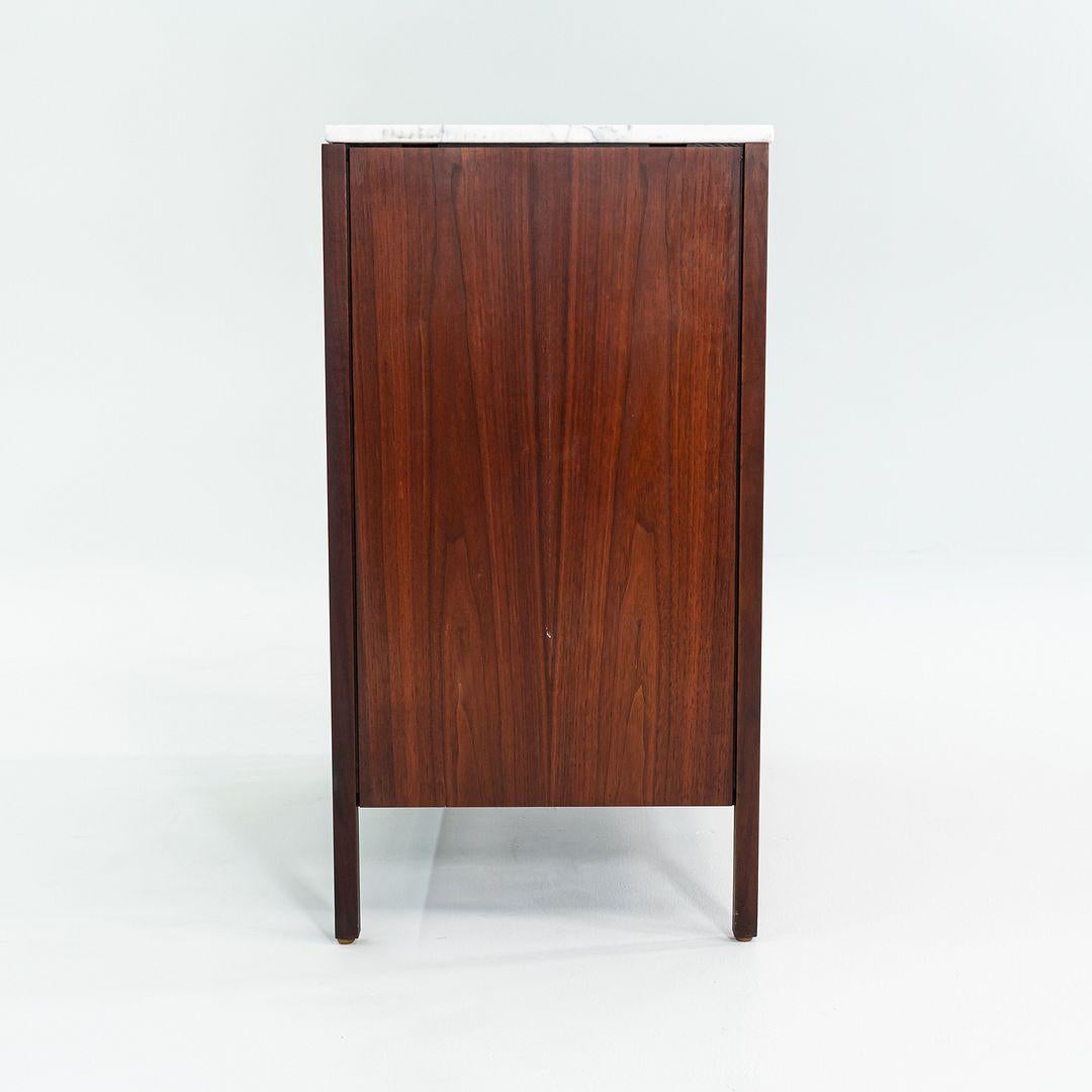 Florence Knoll Kommode aus Nussbaumholz mit 5 Schubladen und Marmorplatte, Modell 326 2, 1960er Jahre im Angebot 3