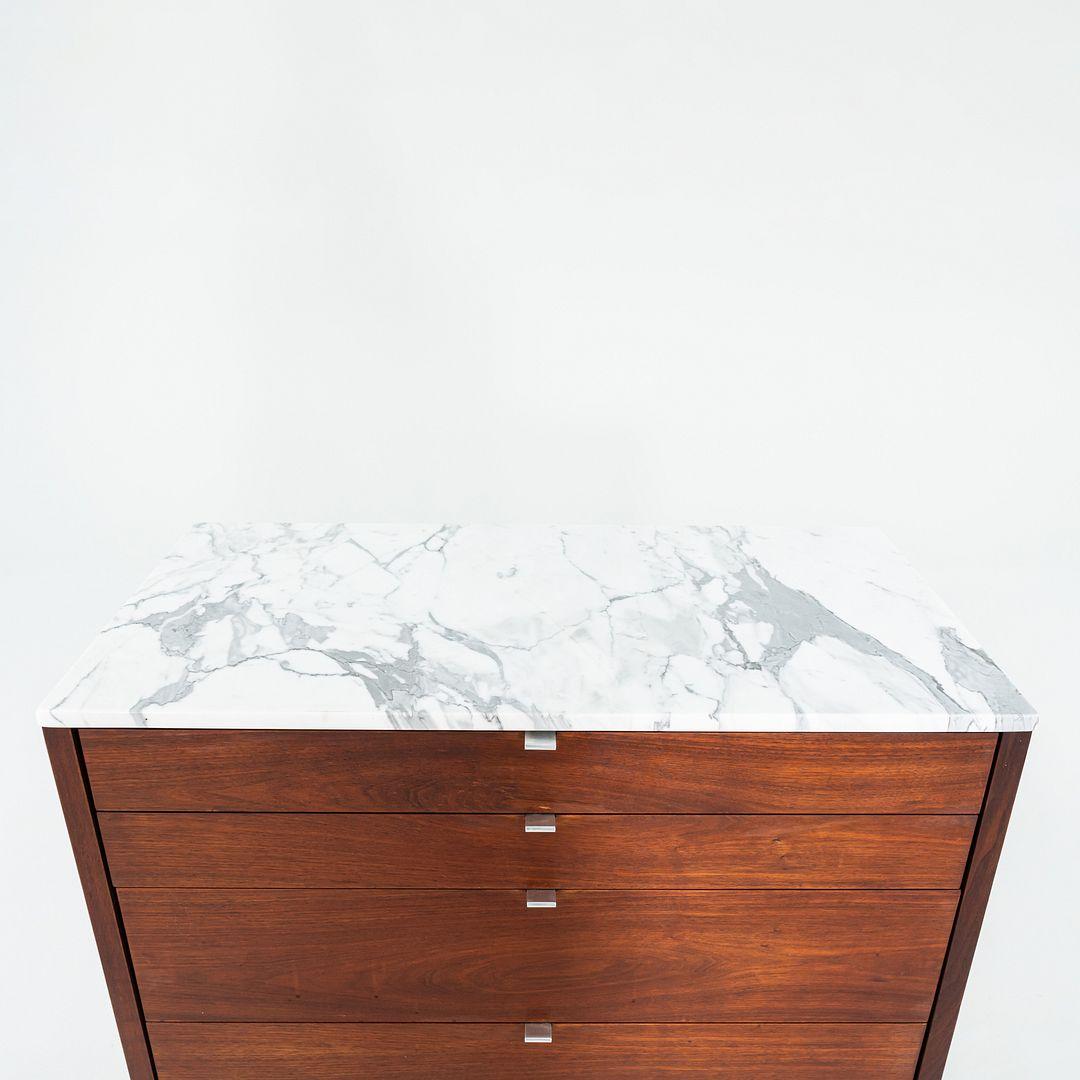 Florence Knoll Kommode aus Nussbaumholz mit 5 Schubladen und Marmorplatte, Modell 326 2, 1960er Jahre (Mitte des 20. Jahrhunderts) im Angebot