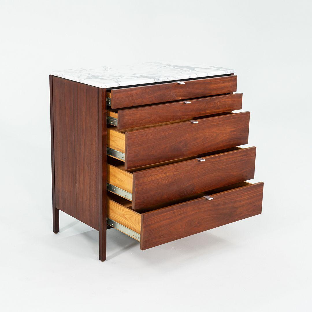 Florence Knoll Kommode aus Nussbaumholz mit 5 Schubladen und Marmorplatte, Modell 326 2, 1960er Jahre im Angebot 2