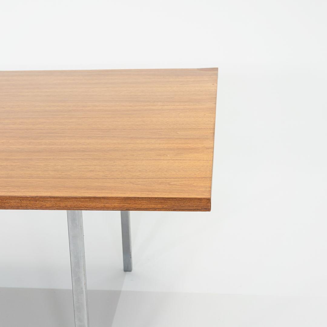 1960s Florence Knoll Walnut Dining / Conference Table Chromed Steel Legs 34x72in en vente 1