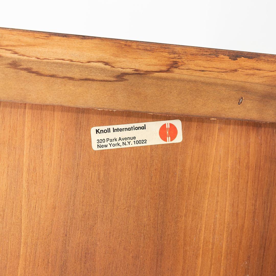 Credenza a quattro ante in noce Florence Knoll del 1960, modello 541 con etichetta originale in vendita 5