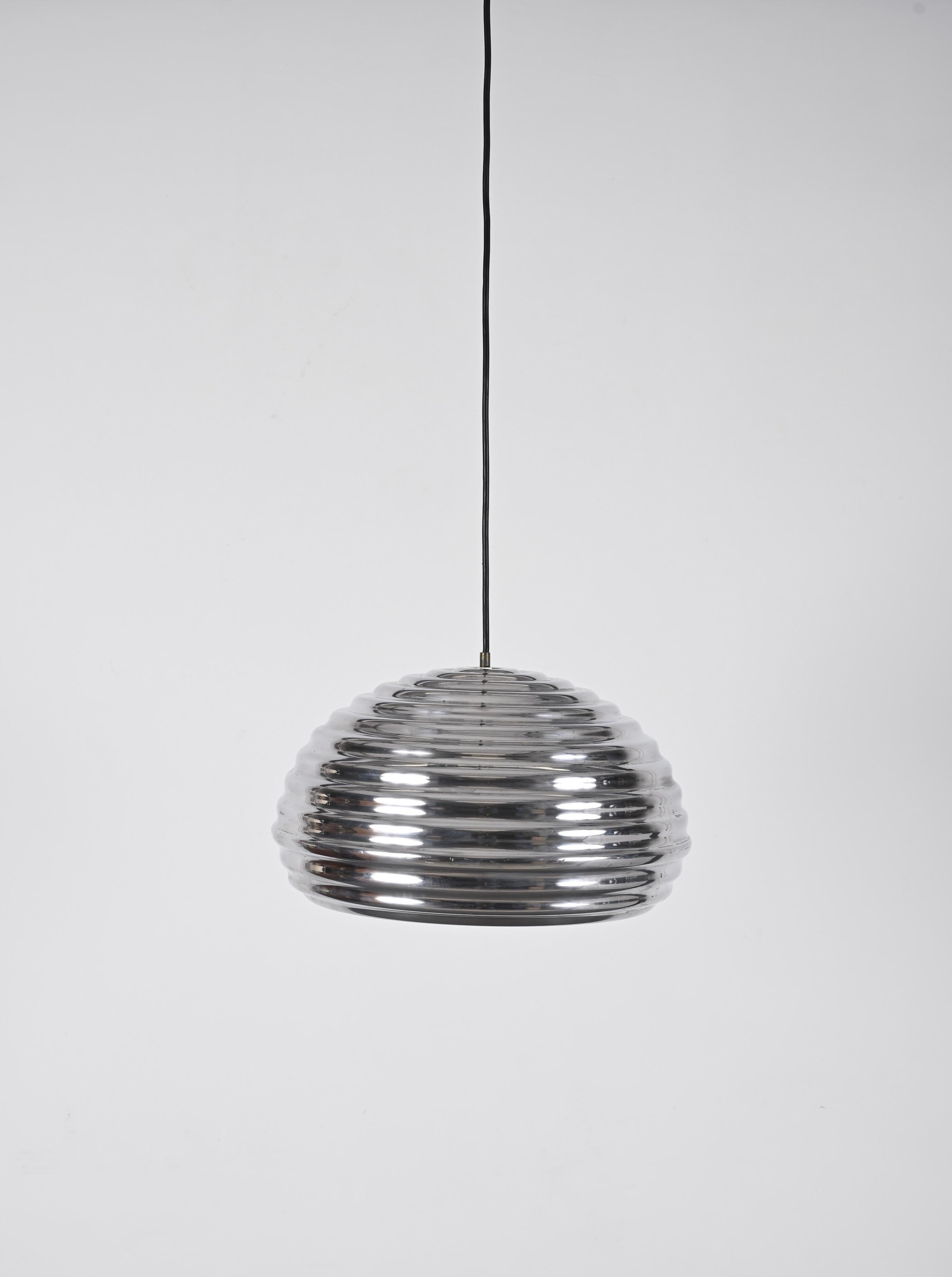 Gorgeous pendant lamp in aluminium designed by Achille Castiglioni and produced in the 1960s in Italy. 

This stunning pendant was designed by the Castiglioni brothers in 1961 for their Splügen Bräu Bar, a pub were modern and anitique furnitures