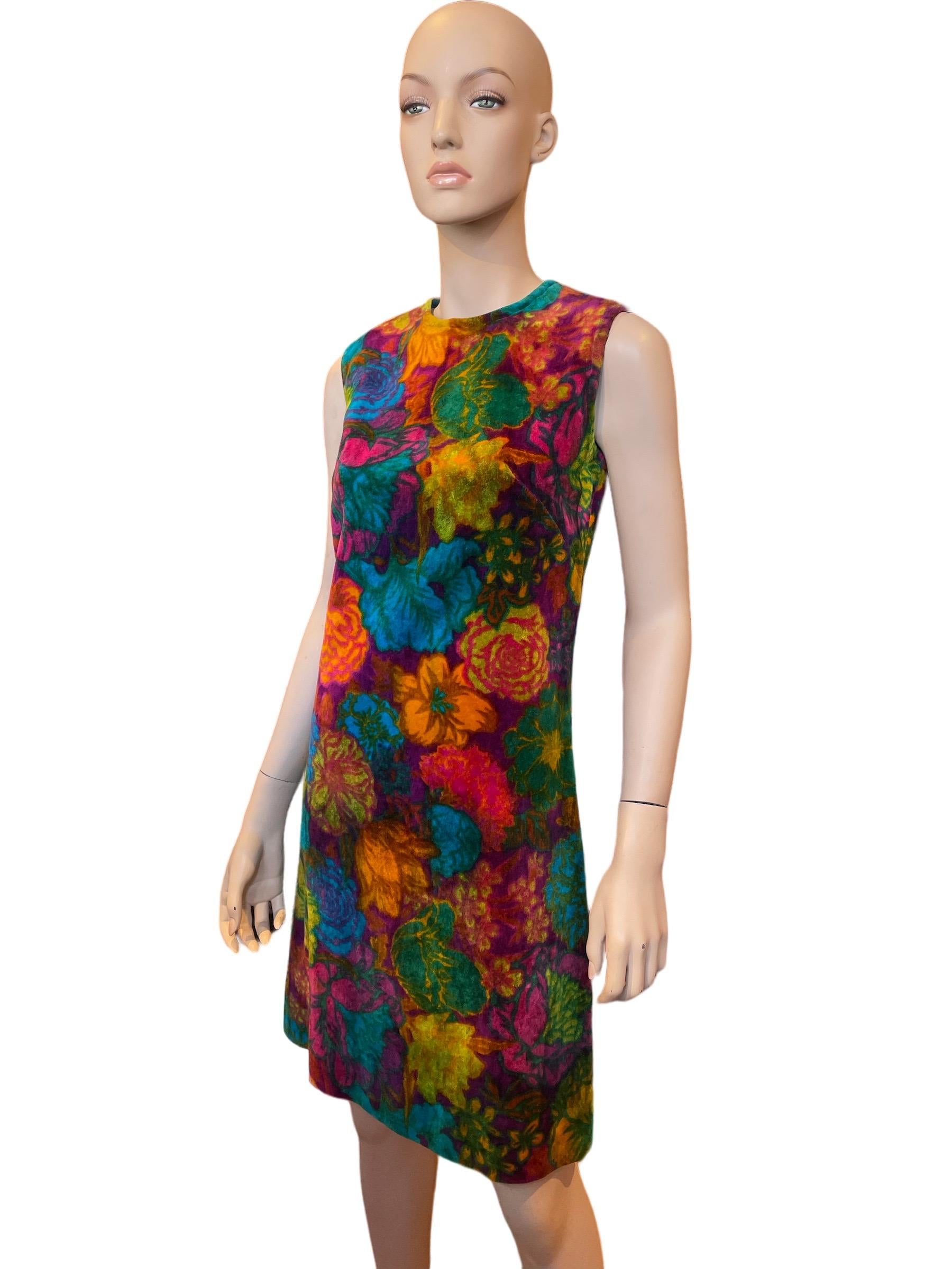1960s Flower Power Sleeveless A-Line Dress In Good Condition For Sale In Greenport, NY